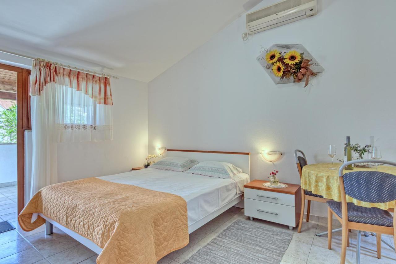 Apartmets Slavica 1644 Banjole Ngoại thất bức ảnh