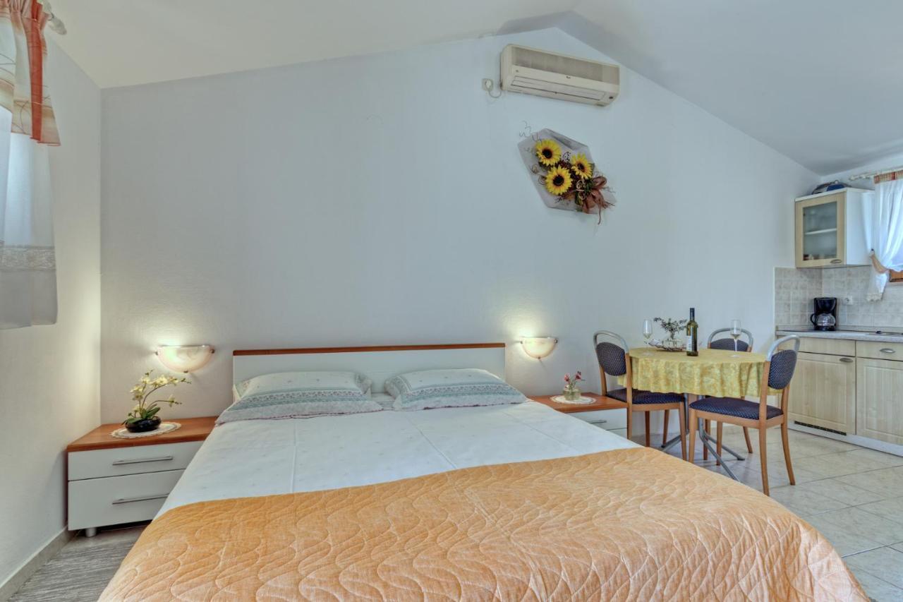 Apartmets Slavica 1644 Banjole Ngoại thất bức ảnh