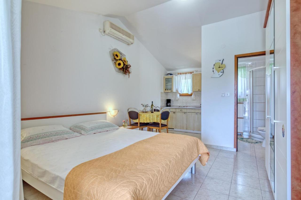 Apartmets Slavica 1644 Banjole Ngoại thất bức ảnh