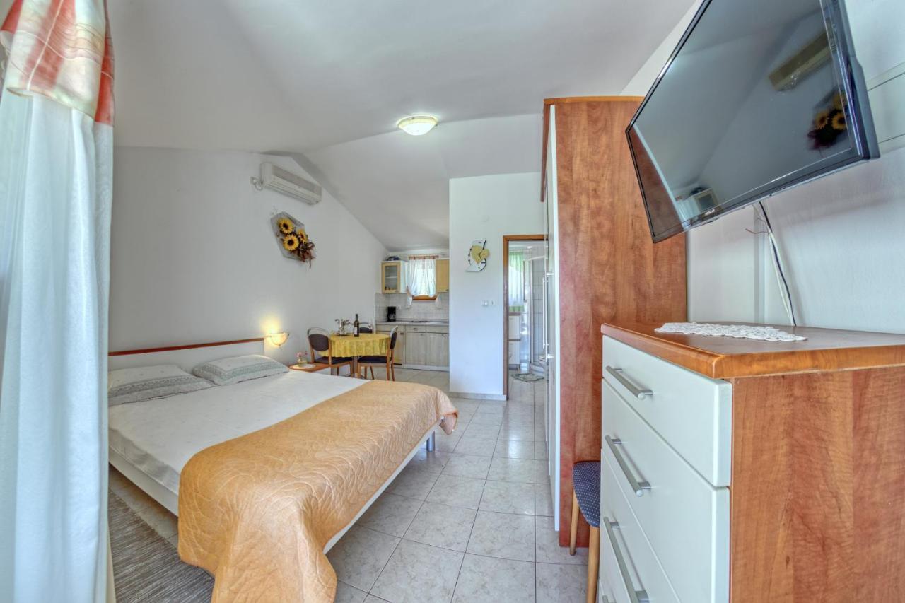 Apartmets Slavica 1644 Banjole Ngoại thất bức ảnh