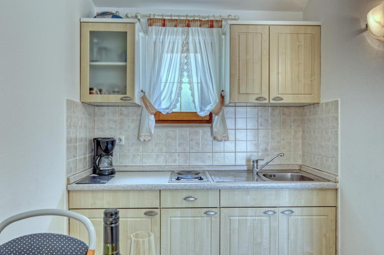 Apartmets Slavica 1644 Banjole Ngoại thất bức ảnh