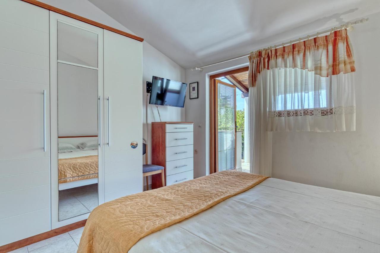 Apartmets Slavica 1644 Banjole Ngoại thất bức ảnh