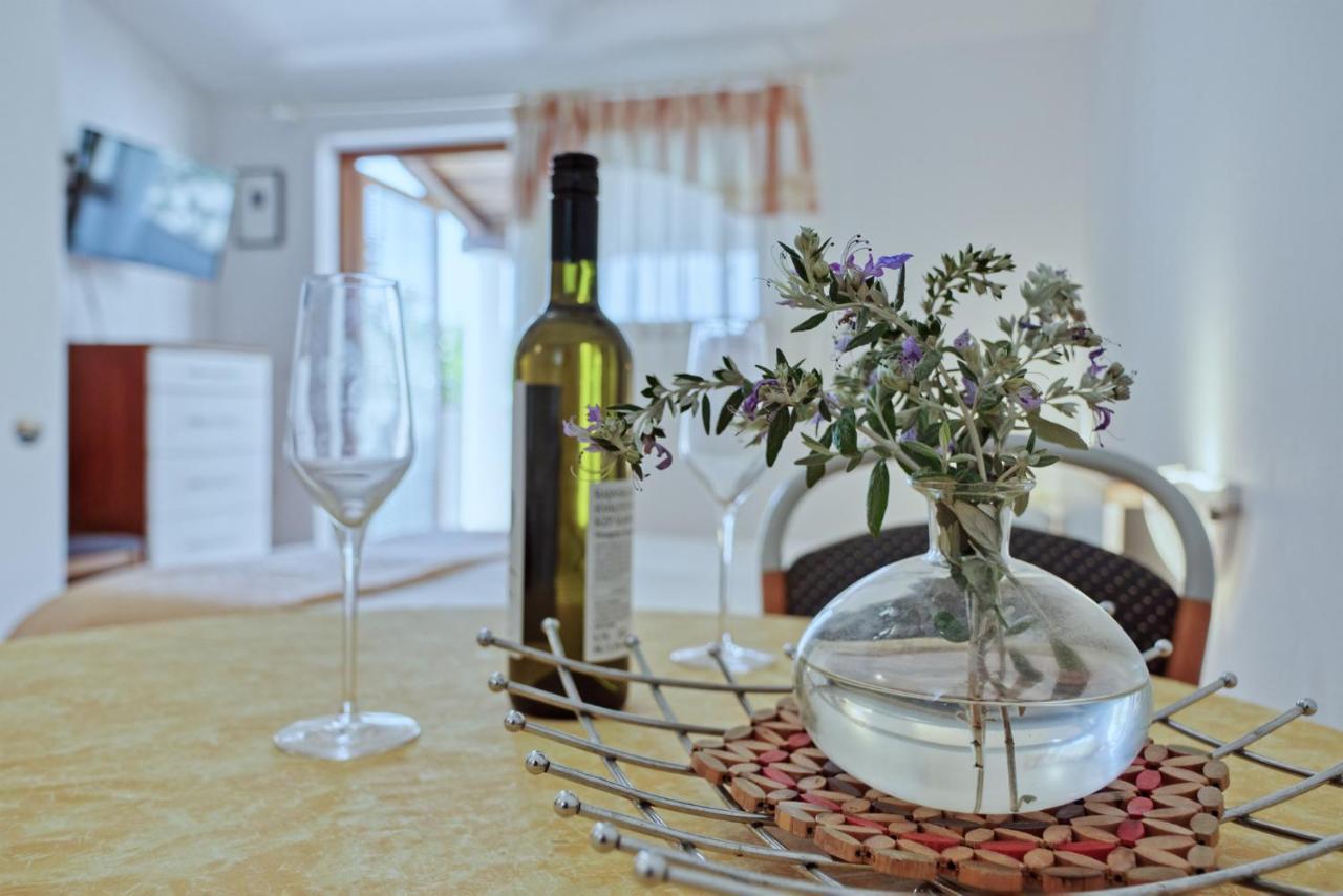 Apartmets Slavica 1644 Banjole Ngoại thất bức ảnh