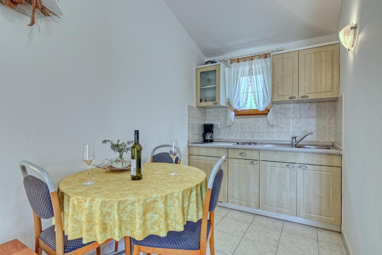 Apartmets Slavica 1644 Banjole Ngoại thất bức ảnh