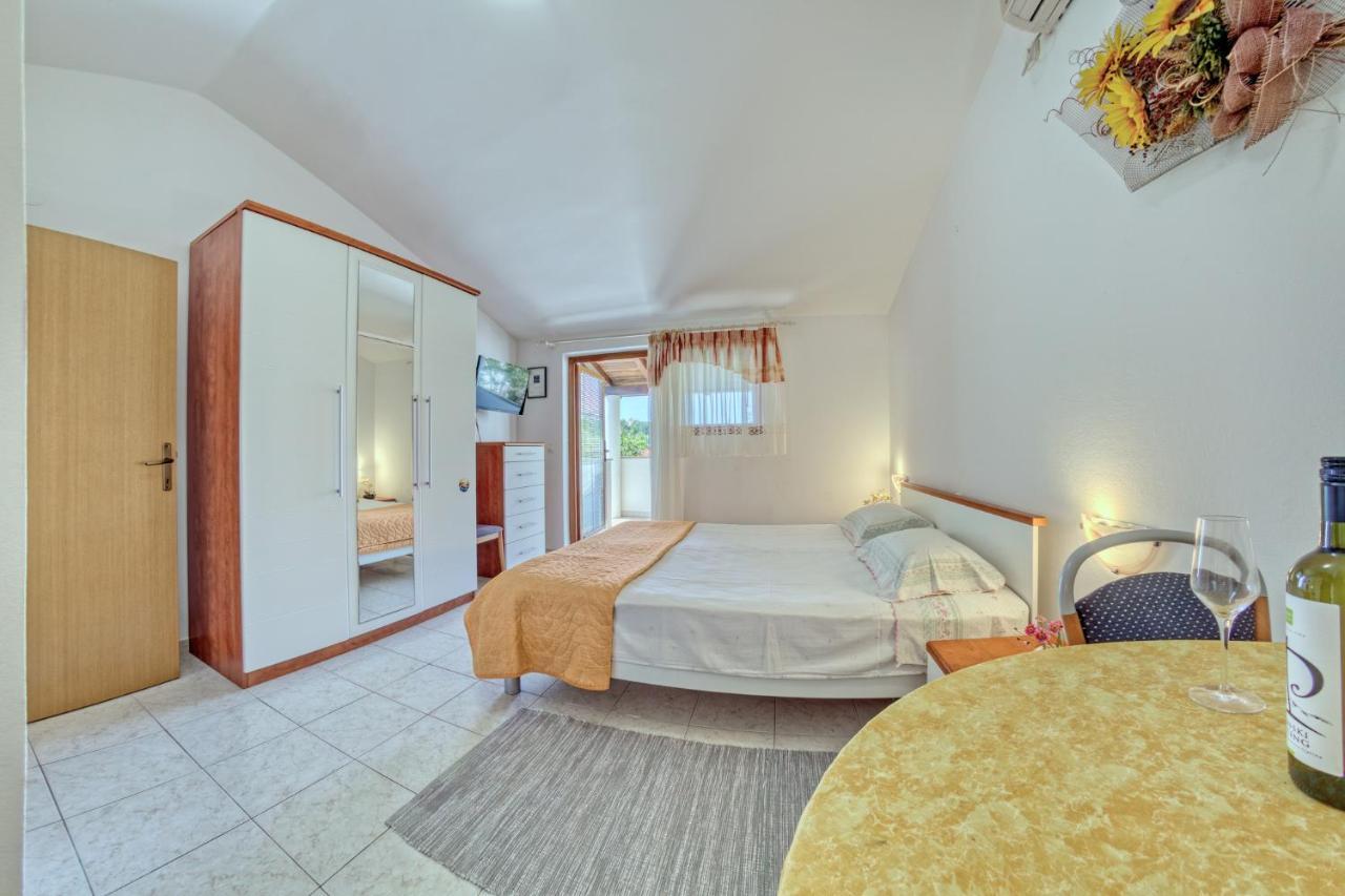 Apartmets Slavica 1644 Banjole Ngoại thất bức ảnh